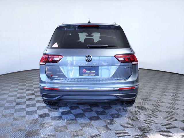 Used 2022 Volkswagen Tiguan SE image 3