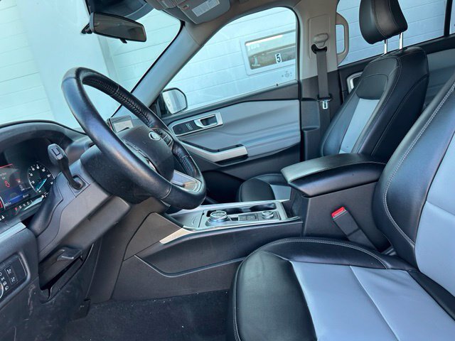 Certified 2022 Ford Explorer XLT w/ Equipment Group 202A AWD/4WD image 8