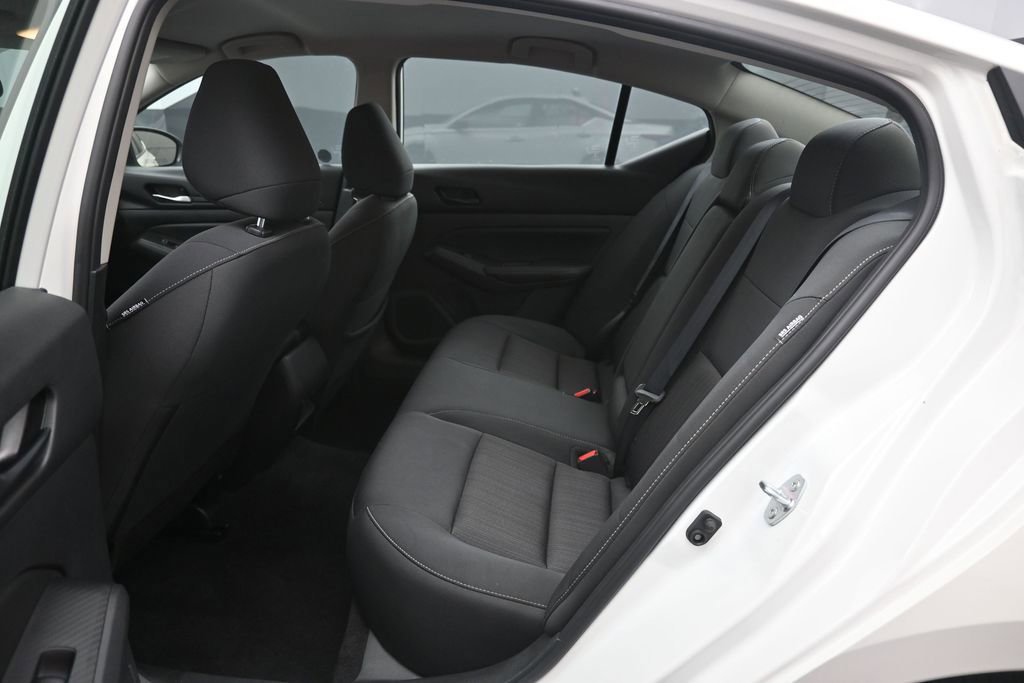 Used 2025 Nissan Altima 2.5 SV FWD image 27