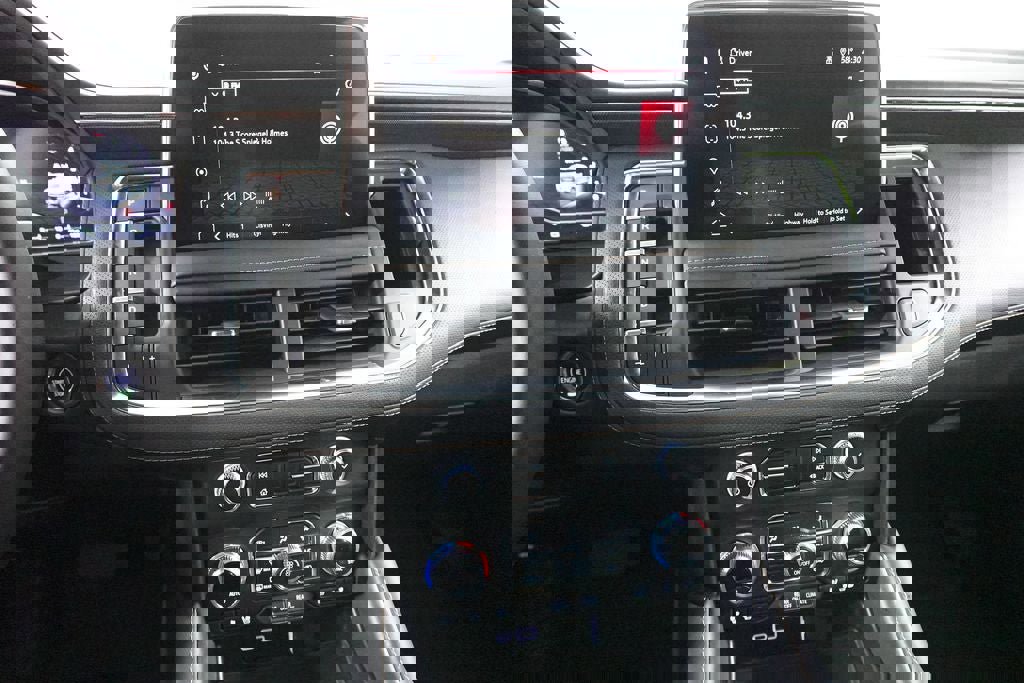 Used 2024 GMC Yukon AT4 w/ Technology Package image 18