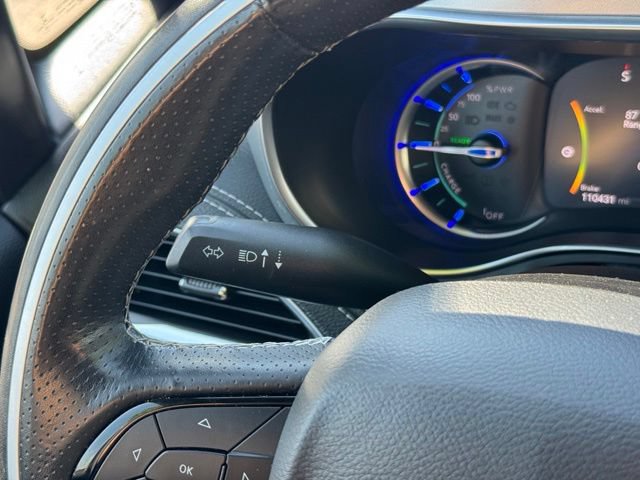 Used 2020 Chrysler Pacifica Limited w/ Advanced Safetytec Group FWD image 28