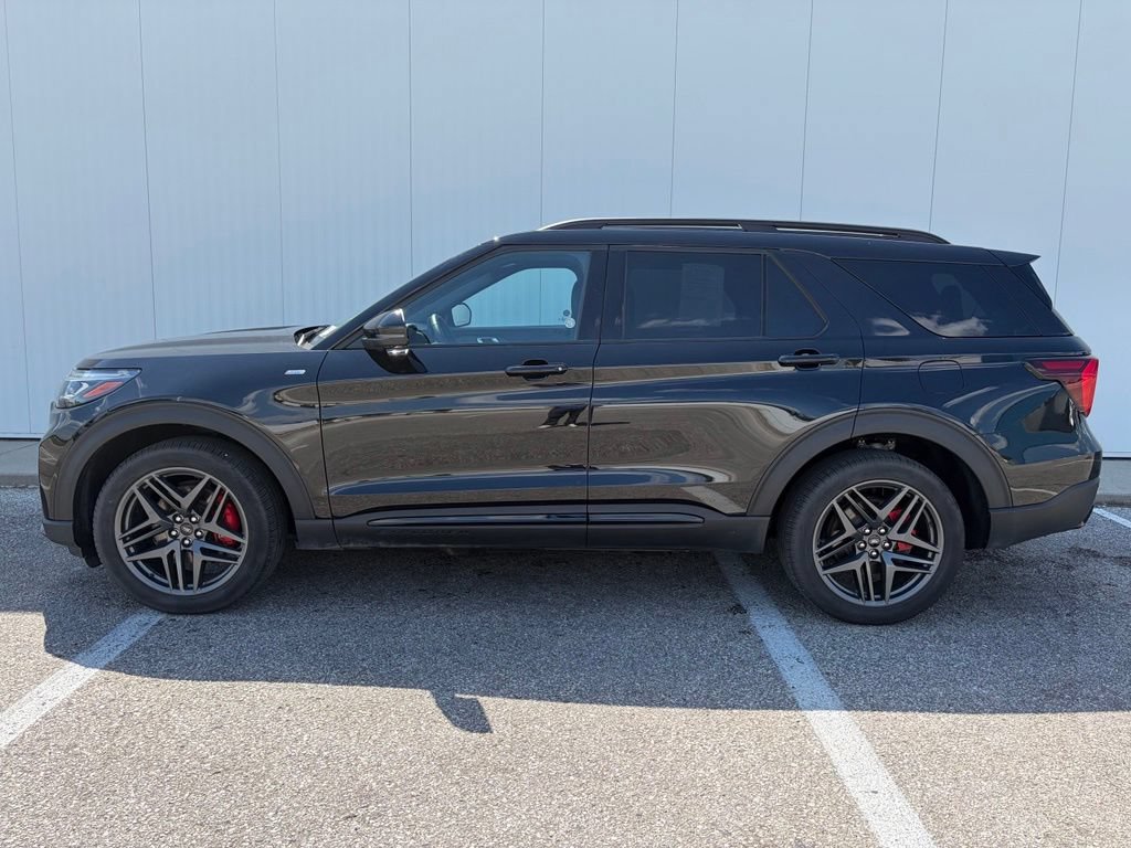 Certified 2025 Ford Explorer ST-Line w/ ST-Line Street Pack AWD/4WD image 3