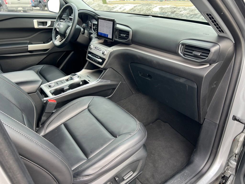 Certified 2023 Ford Explorer XLT w/ Equipment Group 202A image 32