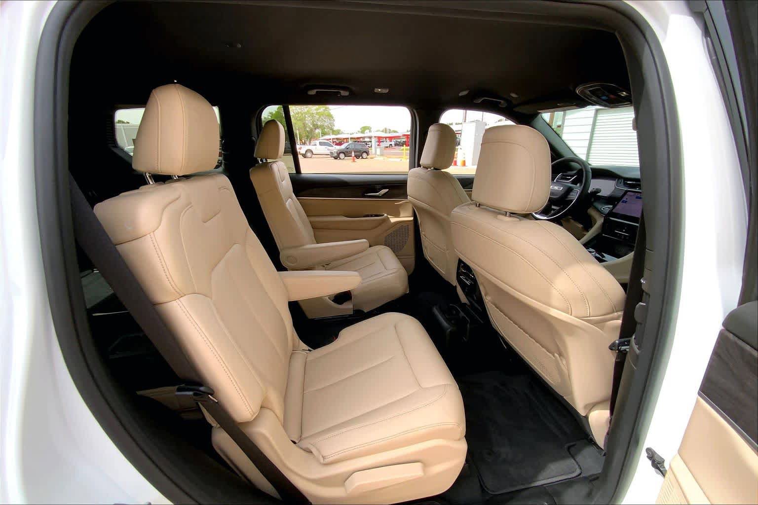 Used 2025 Jeep Grand Cherokee L Limited AWD/4WD image 20