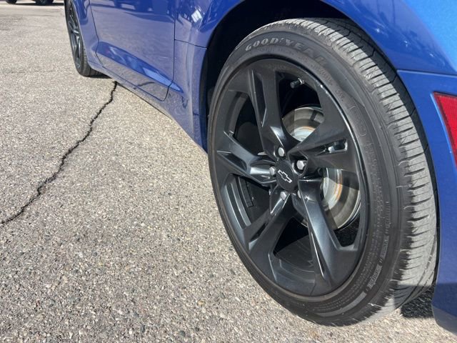 Used 2020 Chevrolet Camaro LT w/ Technology Package image 23