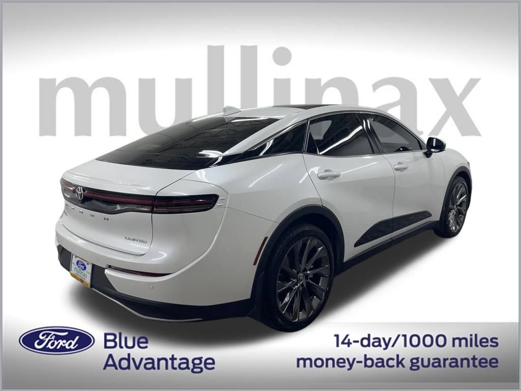 Used 2025 Toyota Crown Limited image 3