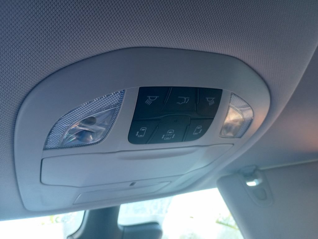 Used 2023 Chrysler Pacifica Touring-L FWD image 33