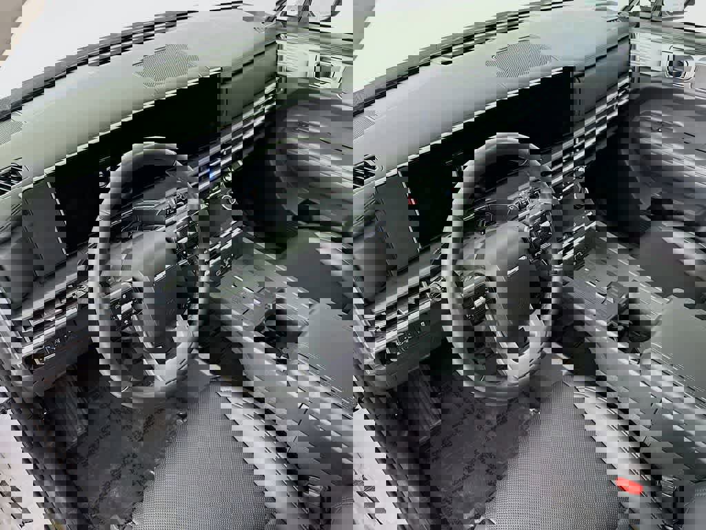 Used 2025 Hyundai Santa Fe SEL image 9