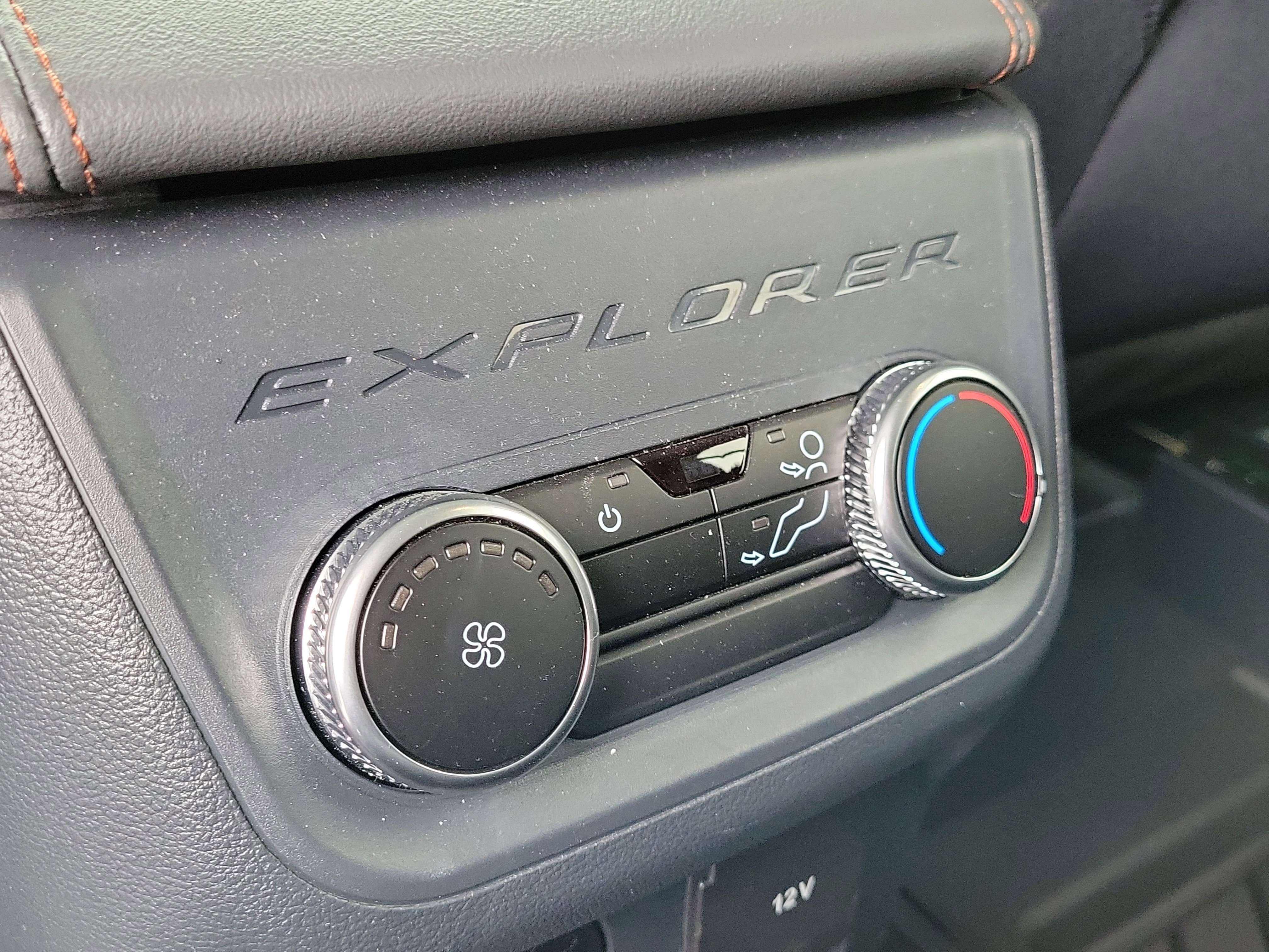 Certified 2025 Ford Explorer Active image 14