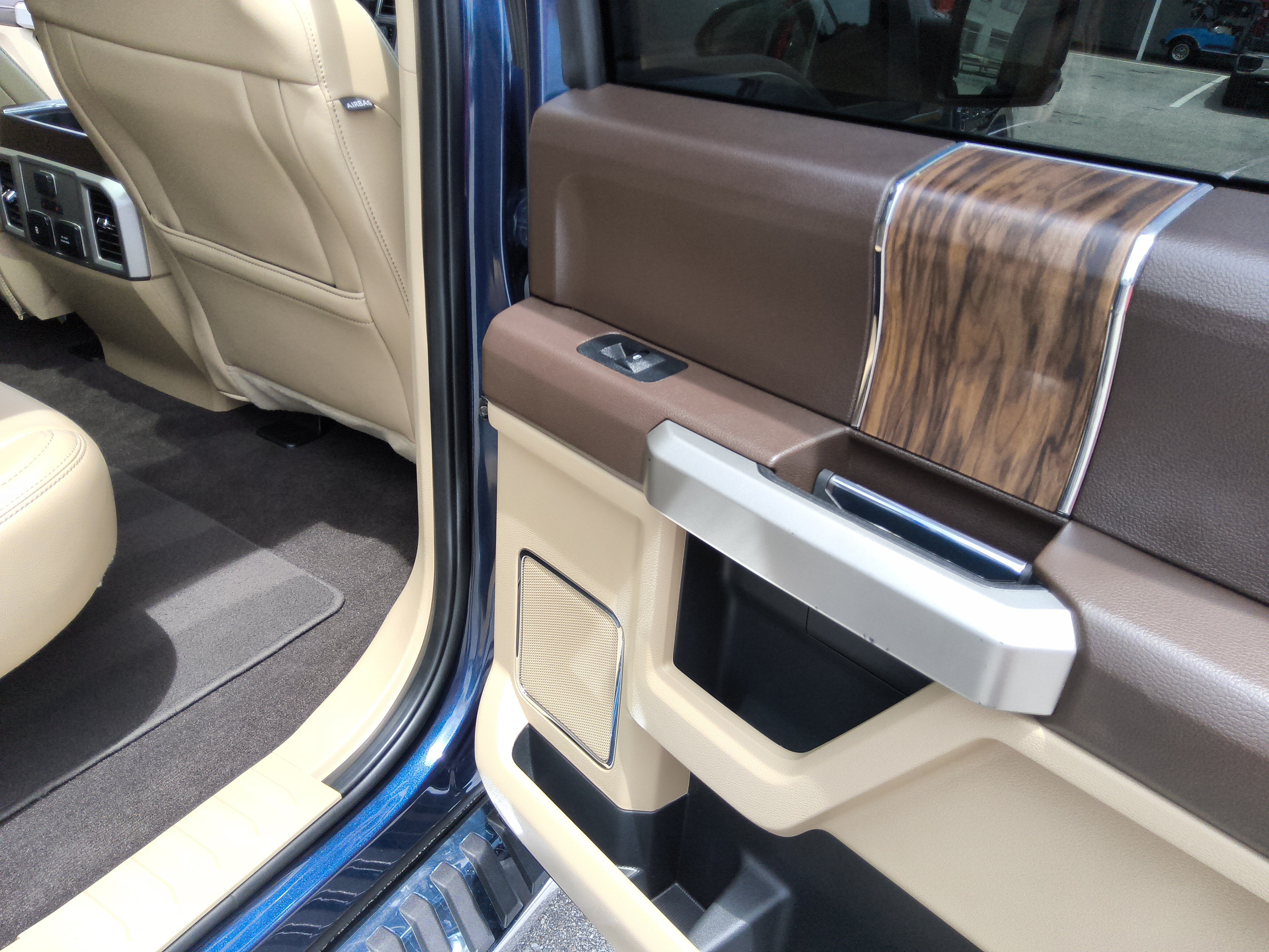 Certified 2019 Ford F150 Lariat w/ Equipment Group 502A Luxury AWD/4WD image 20