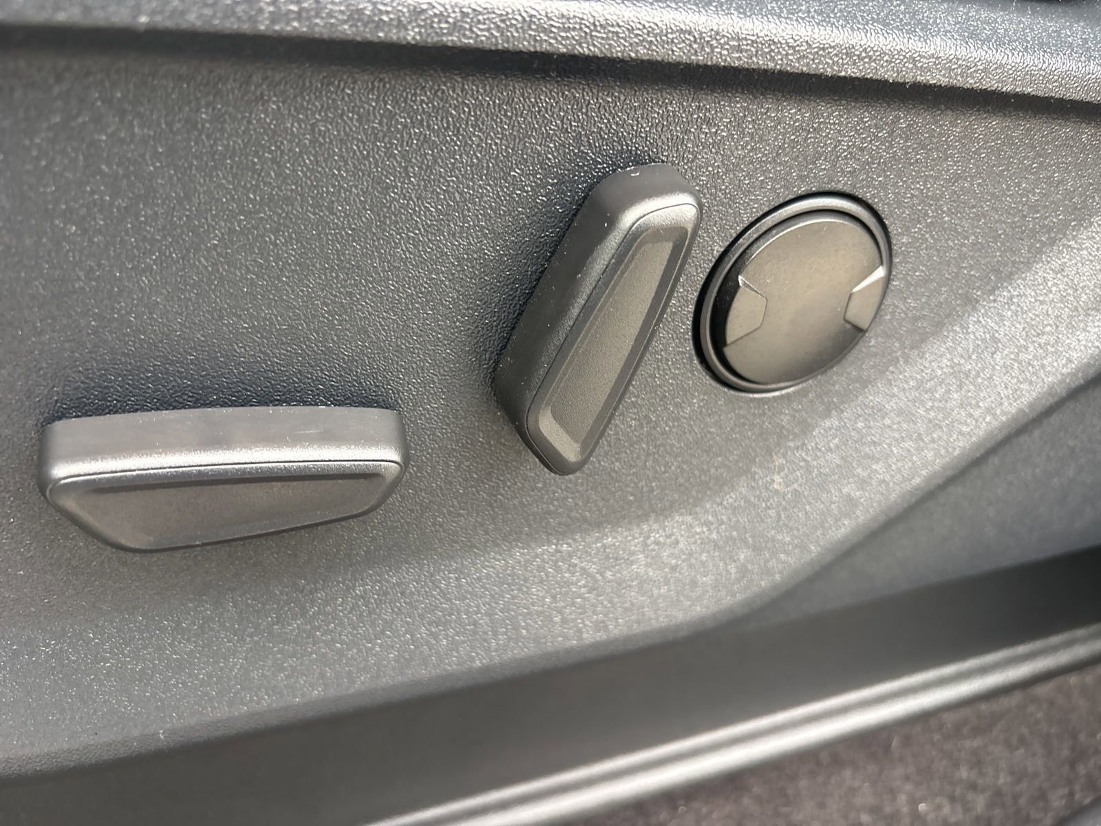 Certified 2022 Ford F150 XLT w/ Equipment Group 302A High image 17