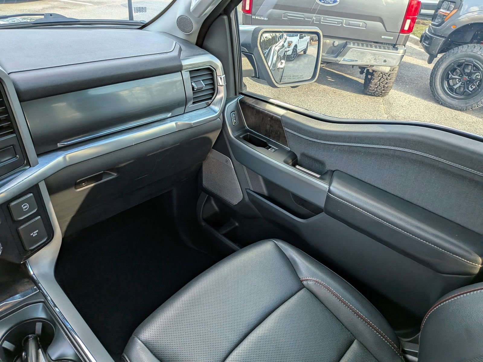 Certified 2023 Ford F150 Lariat w/ Equipment Group 502A High image 19