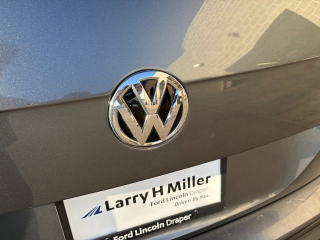 Used 2021 Volkswagen Tiguan SE AWD/4WD image 24