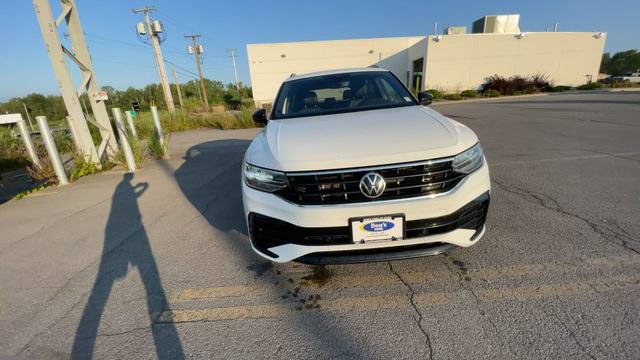 Used 2022 Volkswagen Tiguan SE R-Line AWD/4WD image 3