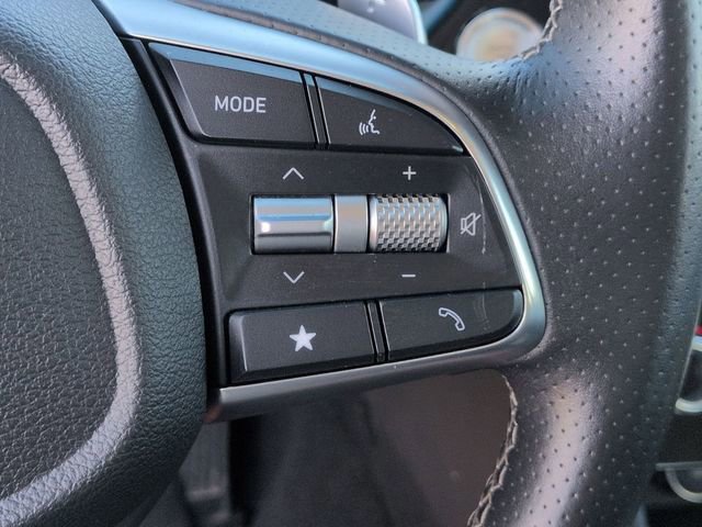 Used 2025 Genesis G70 2.5T image 12