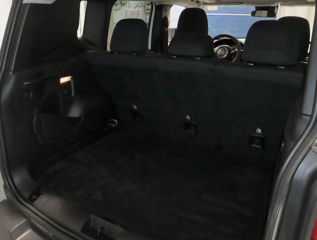 Used 2023 Jeep Renegade Latitude w/ Sun & Fun Group image 14