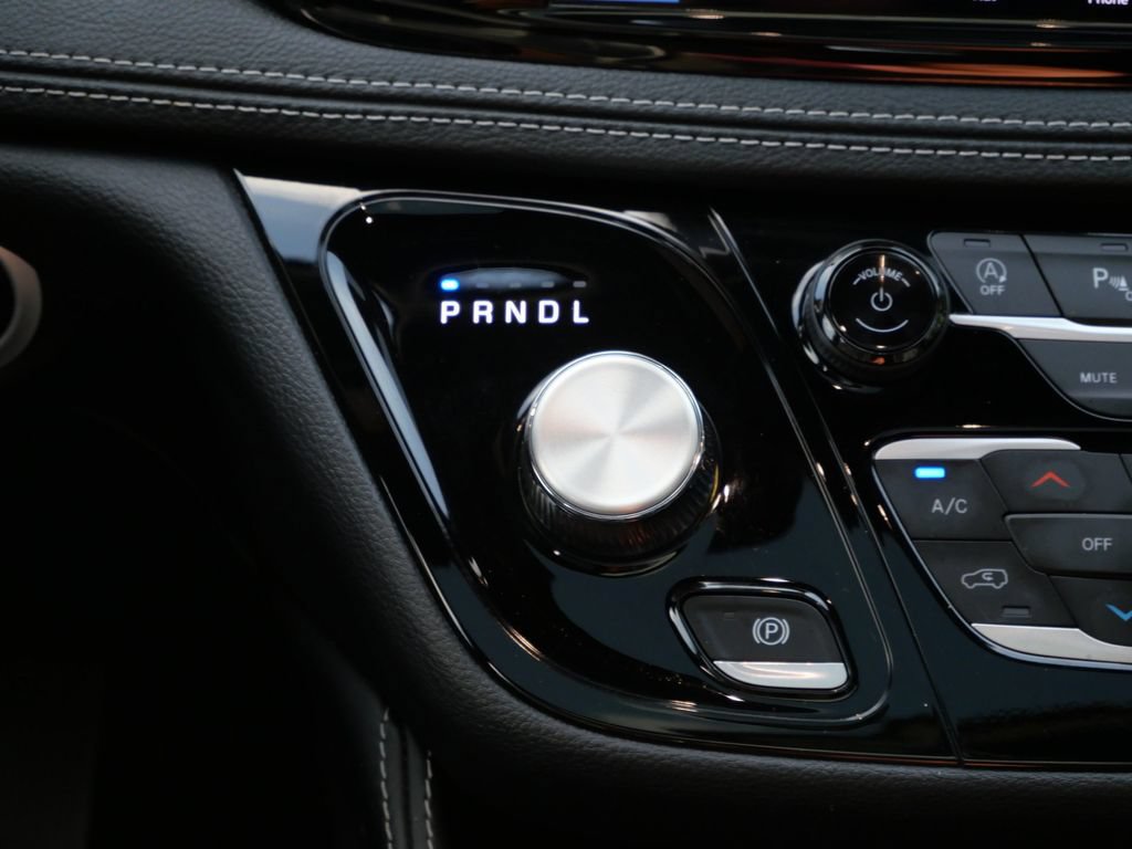Used 2025 Chrysler Pacifica Limited FWD image 19
