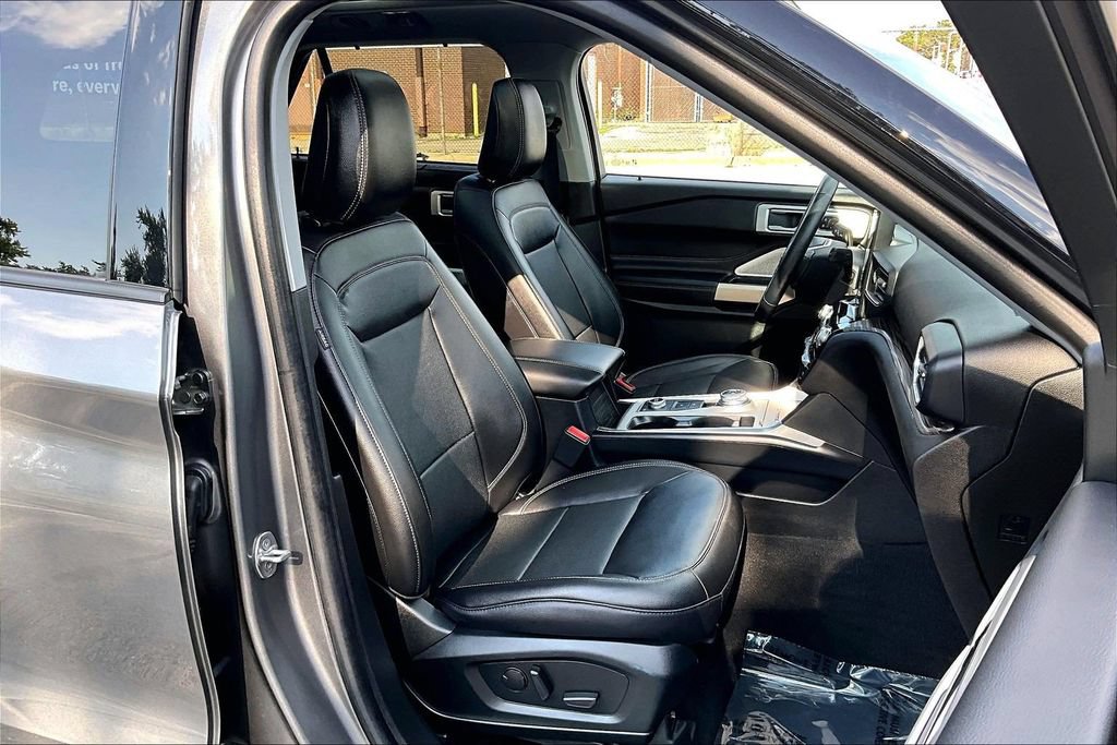 Certified 2023 Ford Explorer Limited w/ Limited Technology Package AWD/4WD image 7