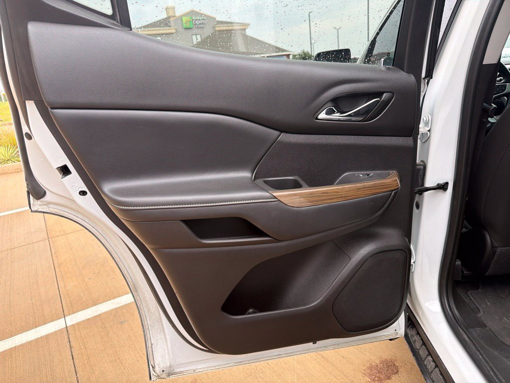 Used 2022 GMC Acadia SLE w/ Driver Convenience Package FWD image 18