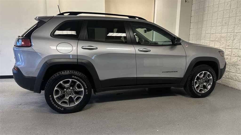 Used 2022 Jeep Cherokee Trailhawk image 3