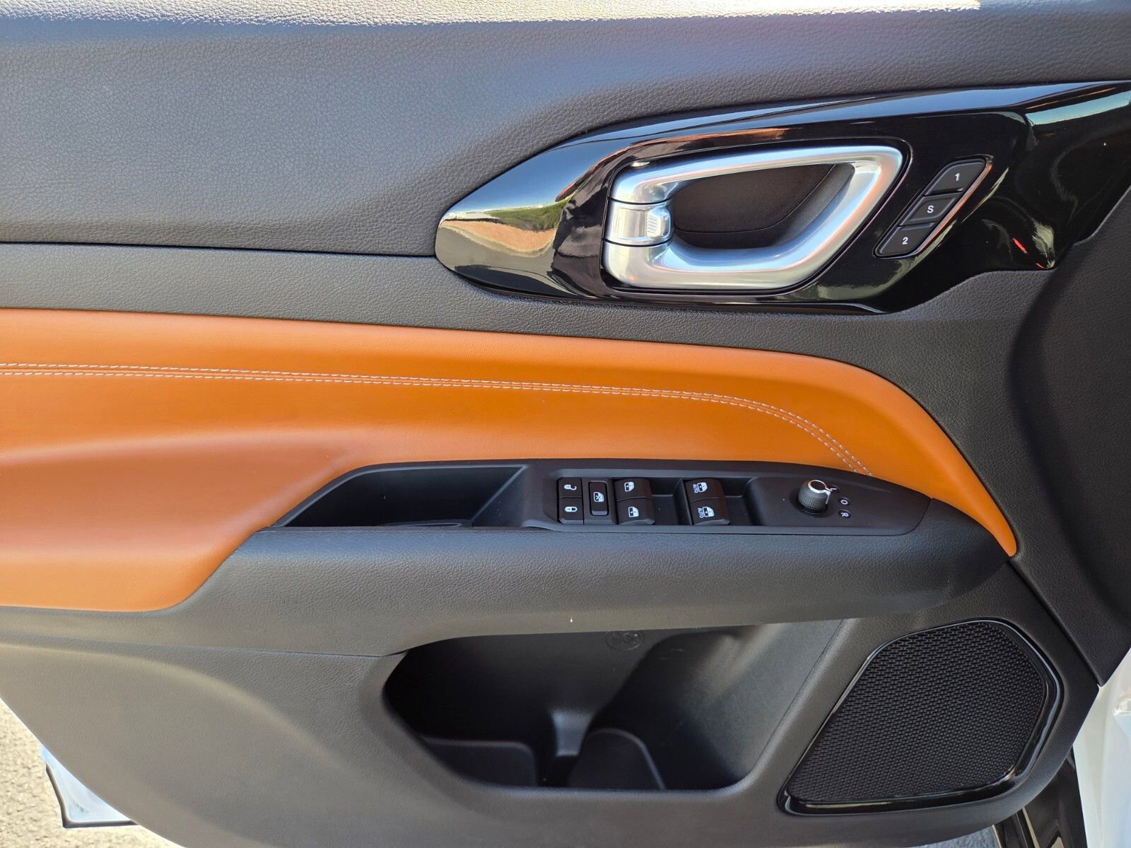 Used 2025 Jeep Compass Limited w/ Elite Group image 17