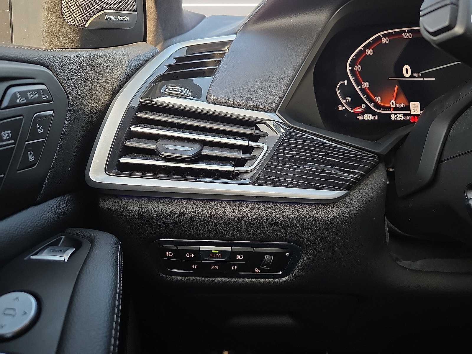 Used 2020 BMW X7 xDrive40i w/ M Sport Package AWD/4WD image 19
