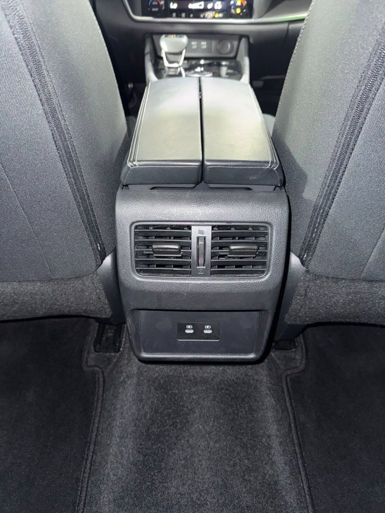 Used 2024 Nissan Rogue SV AWD/4WD image 29
