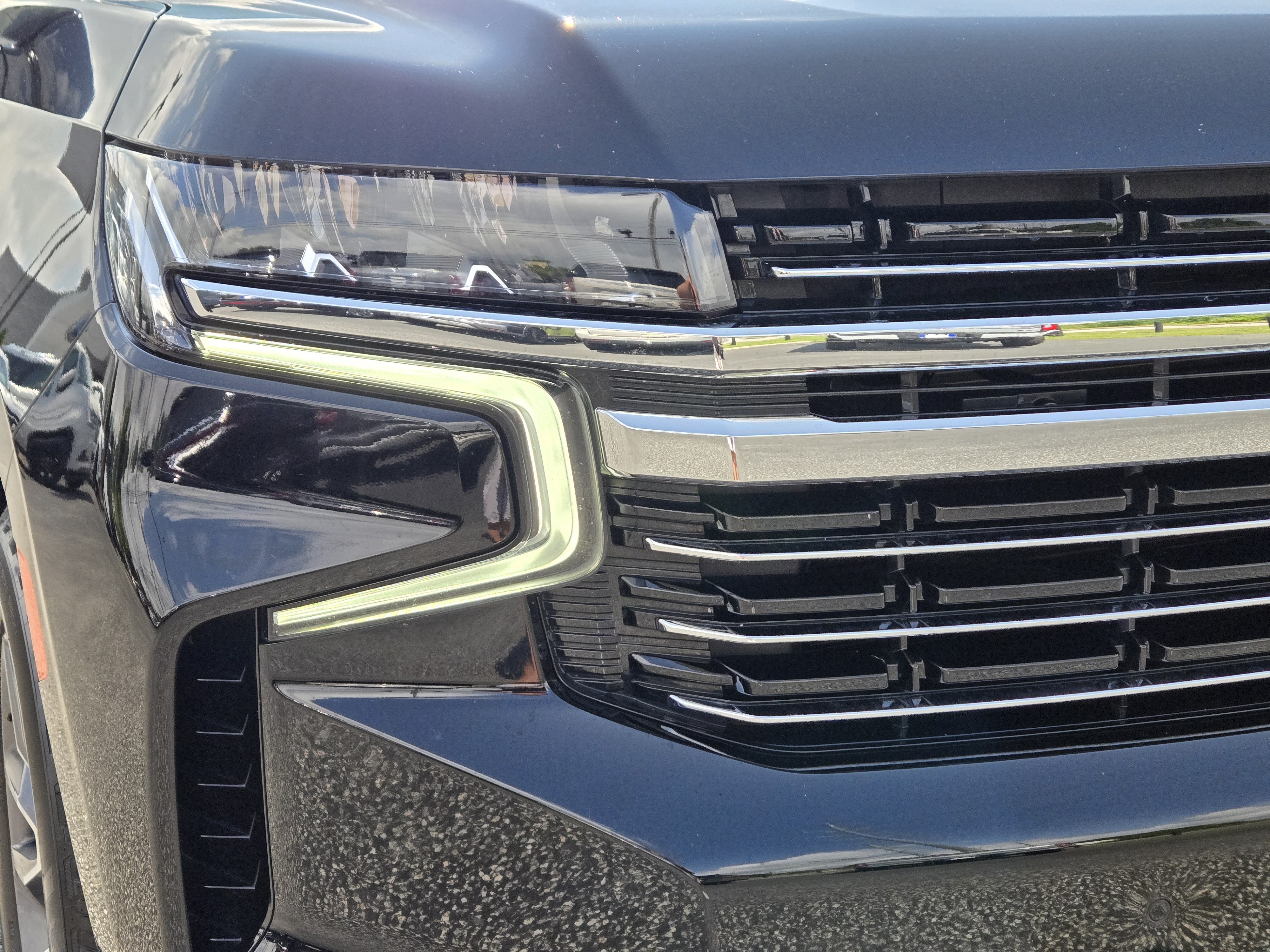 Used 2024 Chevrolet Suburban LT w/ Luxury Package RWD image 4