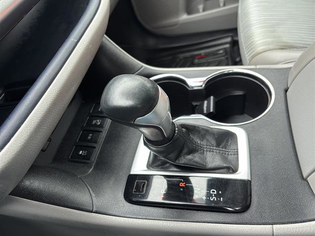 Used 2017 Toyota Highlander Plus w/ Protection Package #3 AWD/4WD image 24