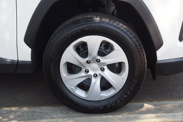Used 2024 Toyota RAV4 LE FWD image 9