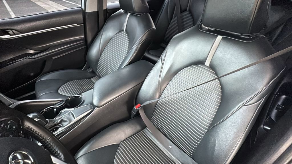 Used 2020 Toyota Camry SE w/ Carpet Mat Package FWD image 22