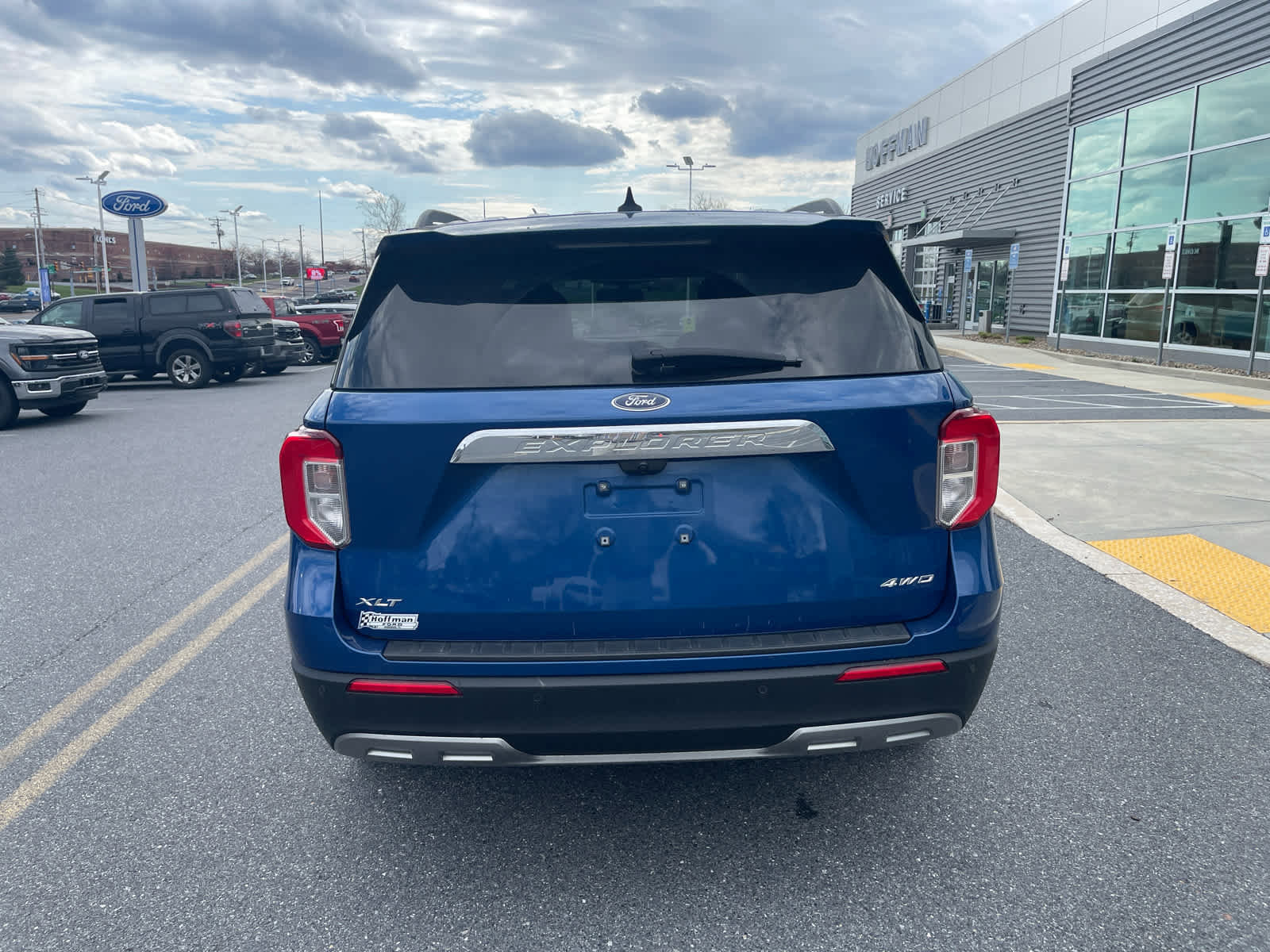 Certified 2022 Ford Explorer XLT w/ Equipment Group 202A image 4