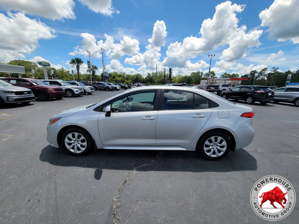 Used 2024 Toyota Corolla LE FWD image 2