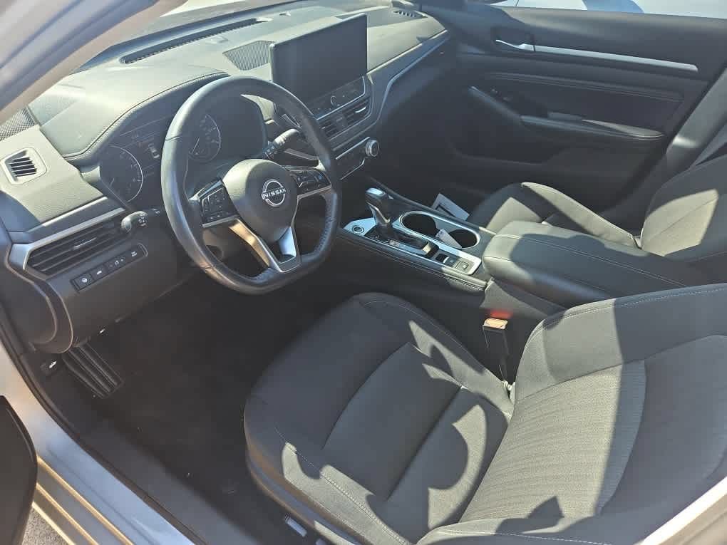 Used 2023 Nissan Altima 2.5 SV w/ SV Premium Package FWD image 12