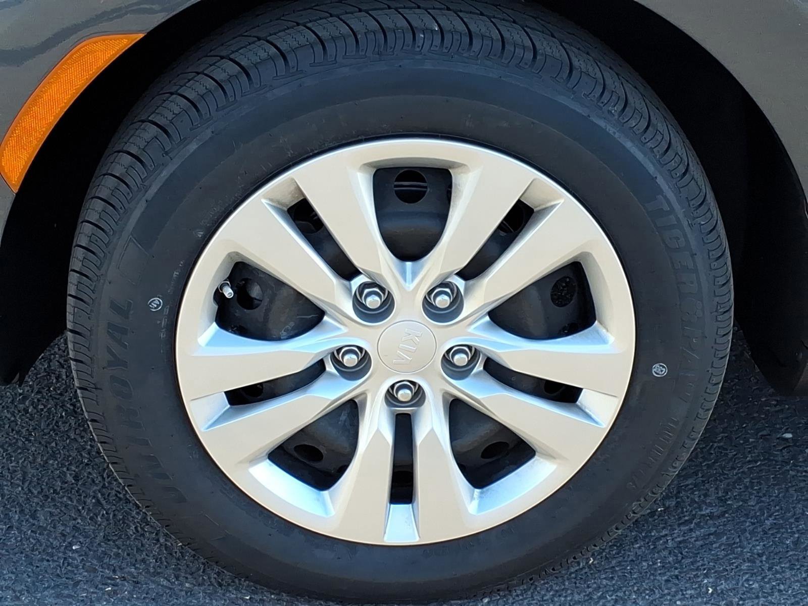 Used 2020 Kia Soul LX image 9