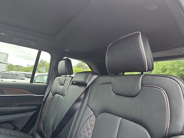 Used 2025 Jeep Grand Cherokee Summit w/ Obsidian Package AWD/4WD image 15