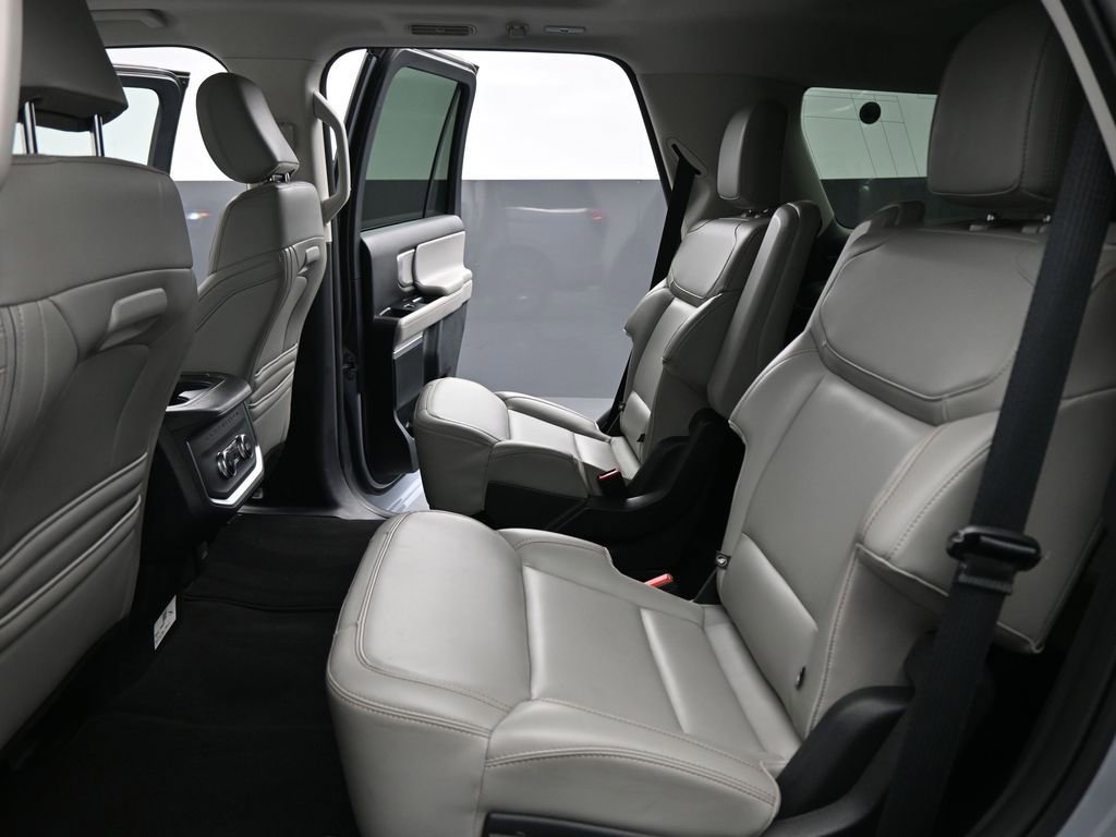 Certified 2025 Ford Expedition Active AWD/4WD image 18