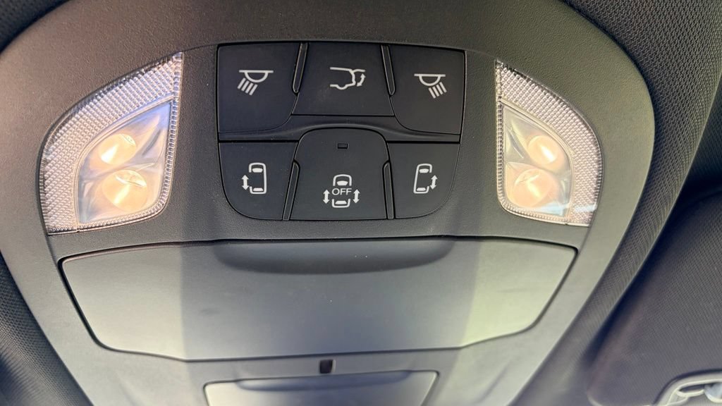 Used 2025 Chrysler Pacifica Select FWD image 13
