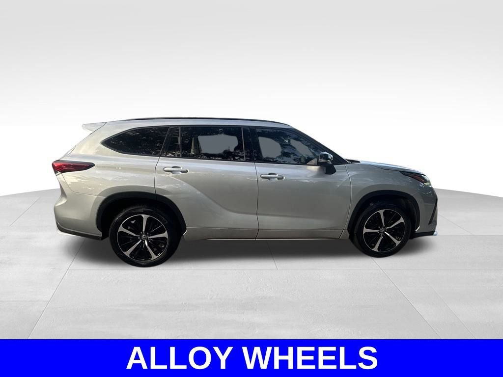 Used 2022 Toyota Highlander XSE image 3