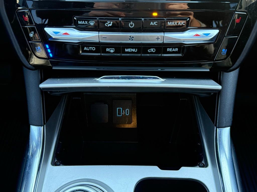 Certified 2022 Ford Explorer Platinum w/ Equipment Group 601A image 19