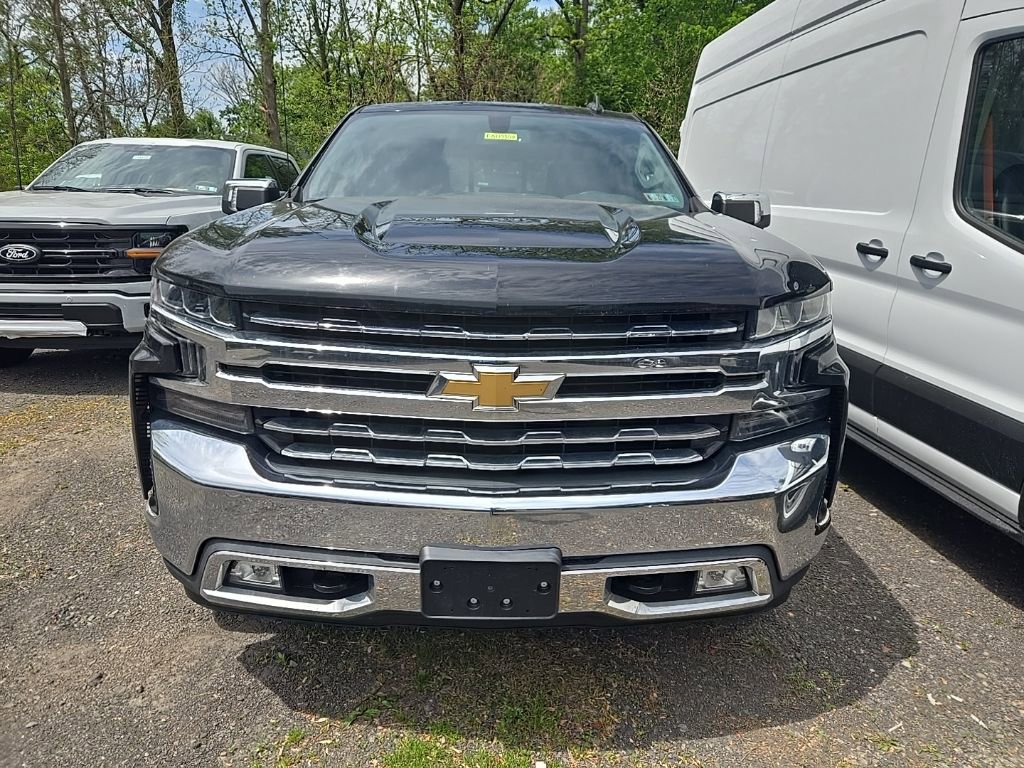 Used 2019 Chevrolet Silverado 1500 LTZ w/ LTZ Convenience Package AWD/4WD image 2