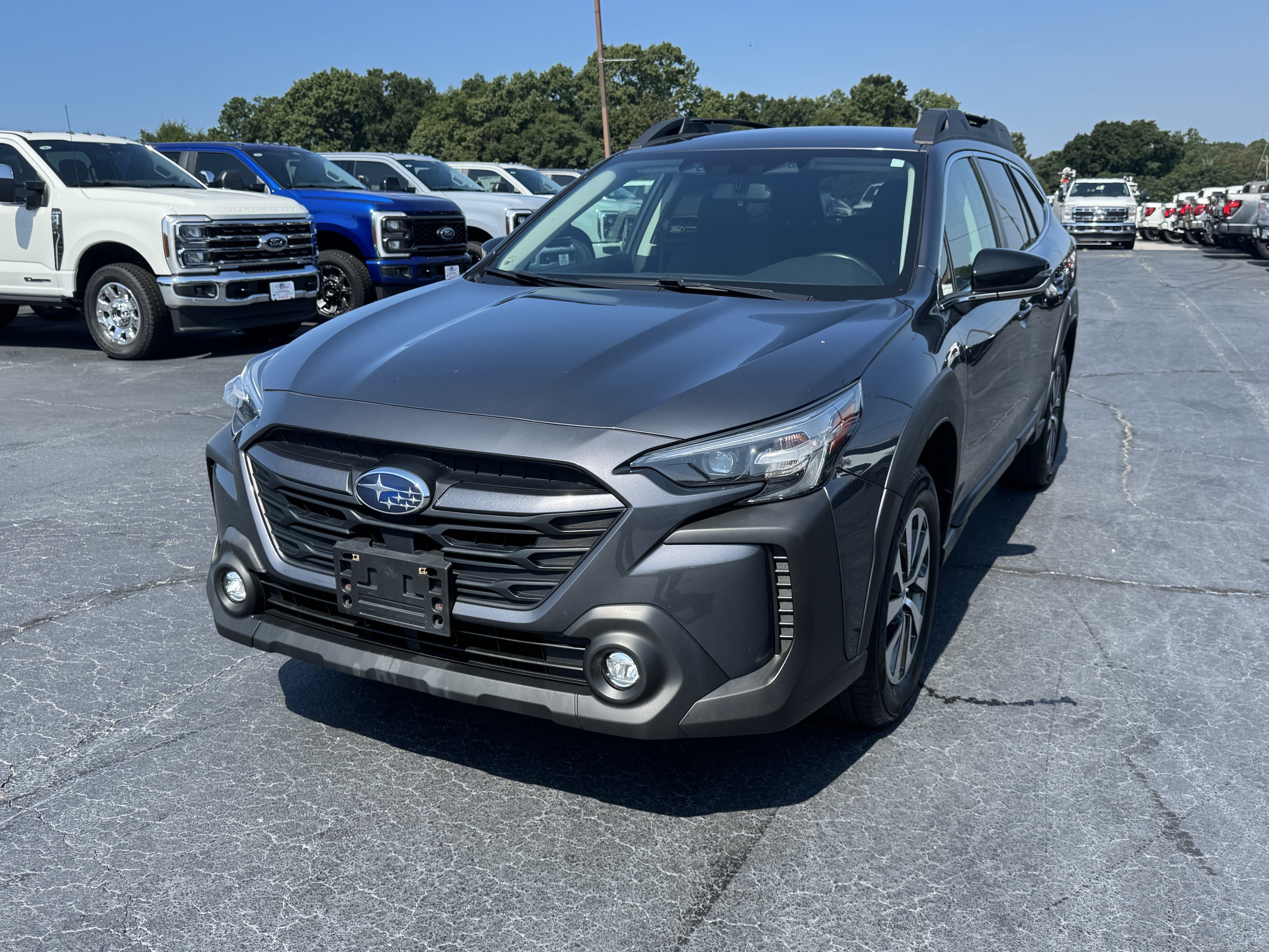 Used 2023 Subaru Outback Premium AWD/4WD image 2