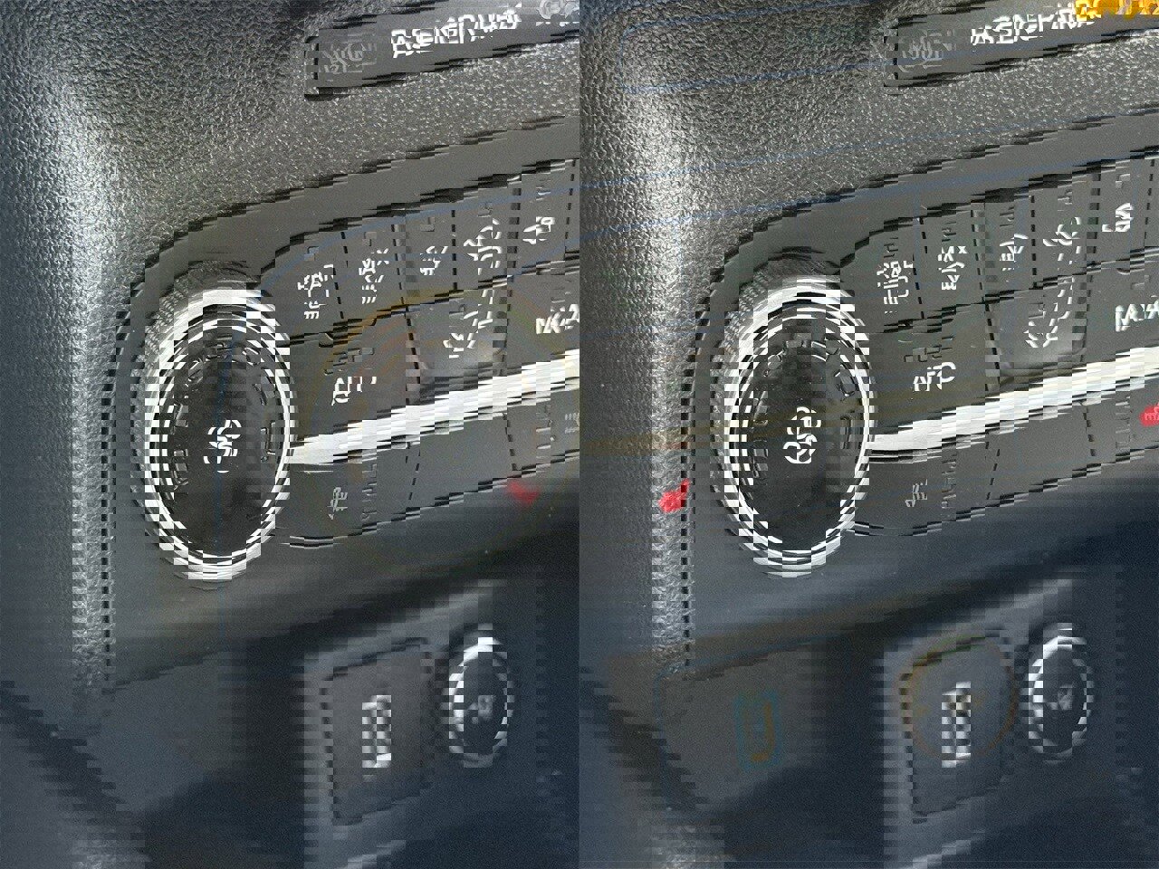 Certified 2020 Ford Escape SE image 21