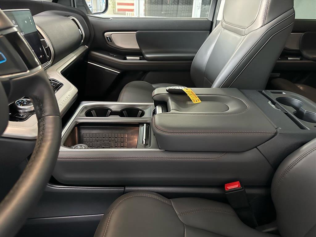 Certified 2025 Ford Expedition Active image 21