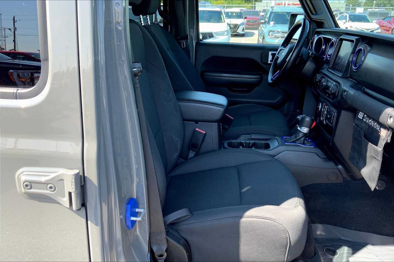 Used 2021 Jeep Gladiator Sport AWD/4WD image 9