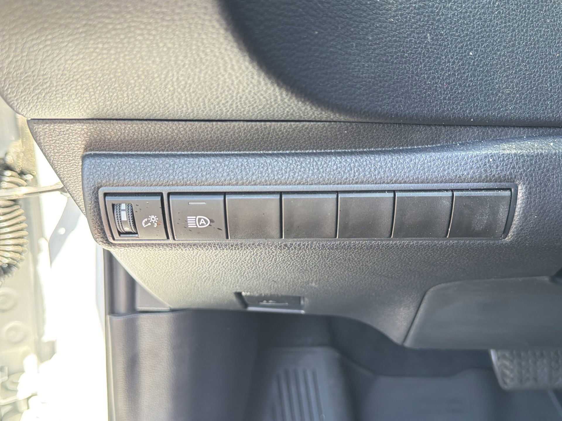 Used 2025 Toyota Corolla XSE image 20