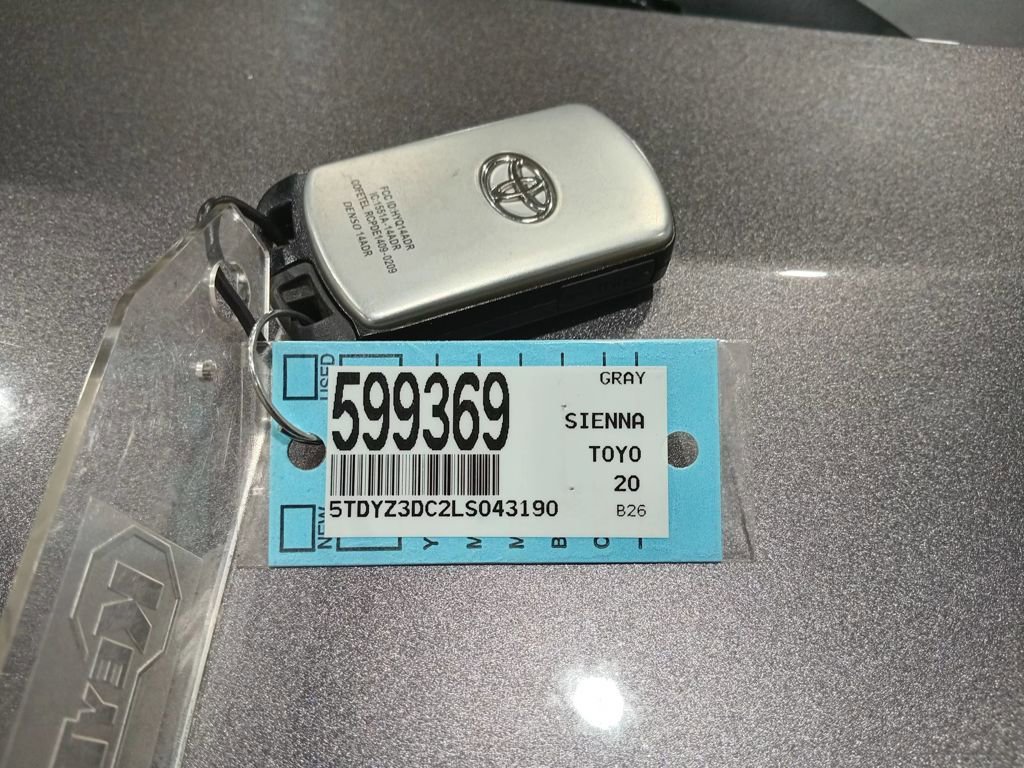 Used 2020 Toyota Sienna XLE image 27