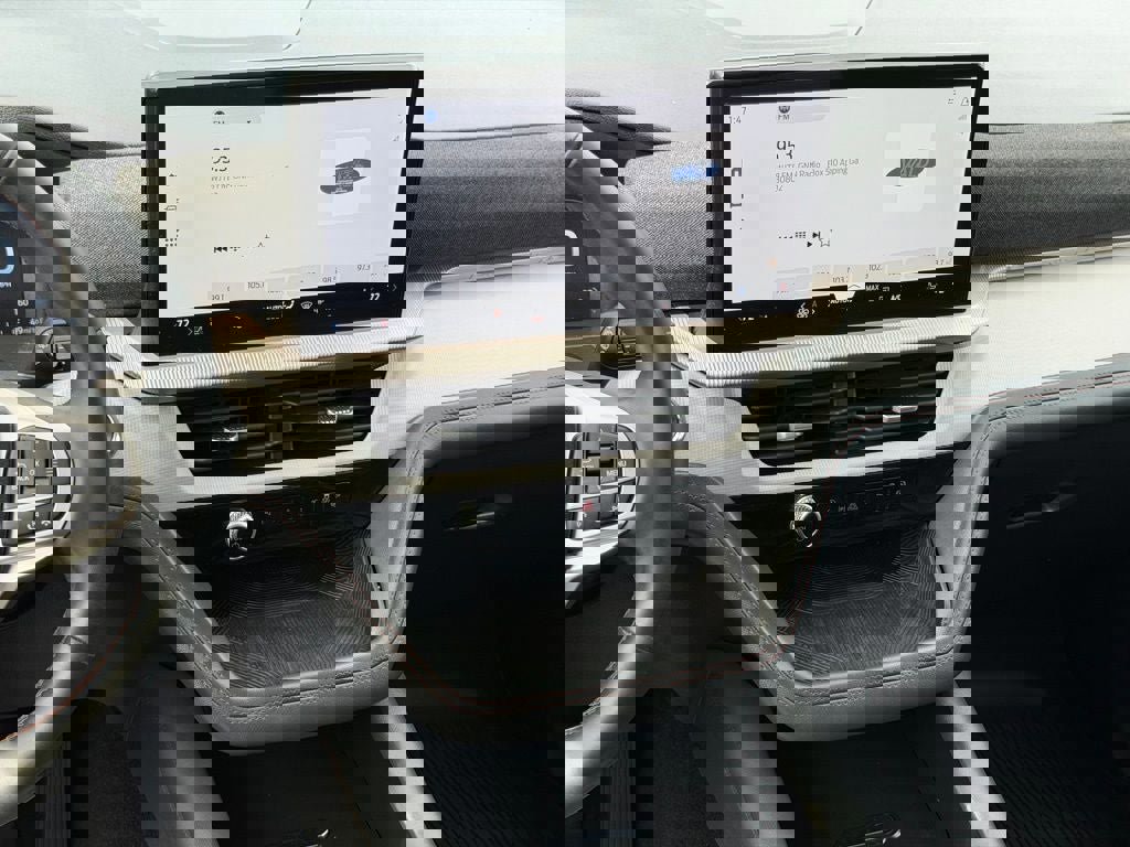 Certified 2025 Ford Explorer Active w/ Active Comfort Package image 17