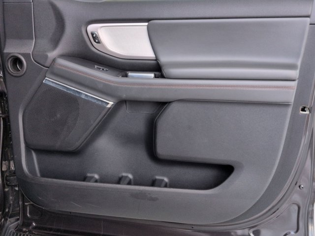 Certified 2025 Ford Expedition Active AWD/4WD image 34