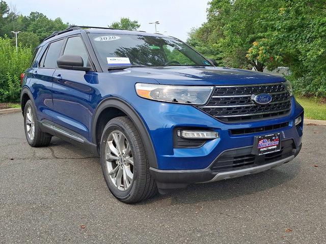 Certified 2020 Ford Explorer XLT w/ Equipment Group 202A AWD/4WD image 2